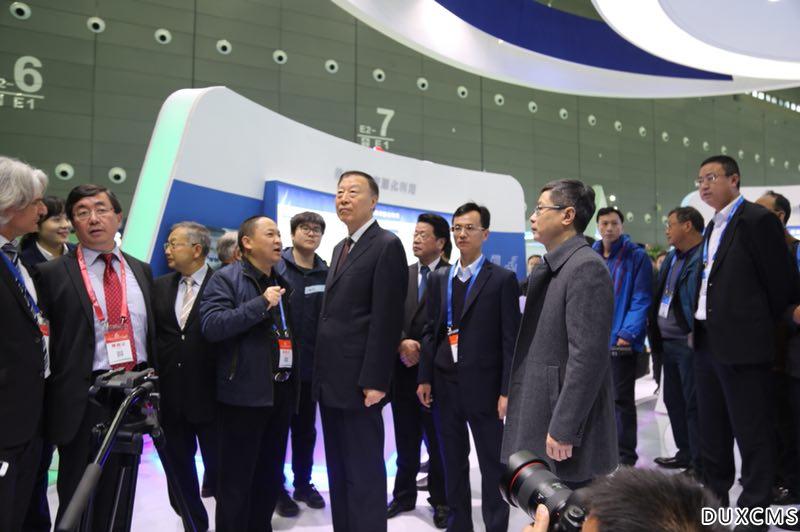 1住建部总工程师陈宜明、副省长杨光荣莅临展区