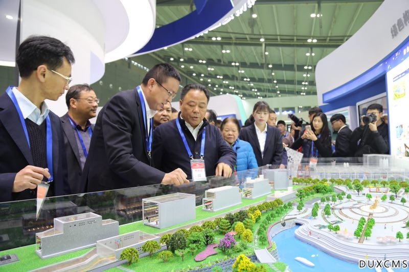 2建工集团董事长叶新平莅临展区 2建工集团董事长叶新平莅临展区